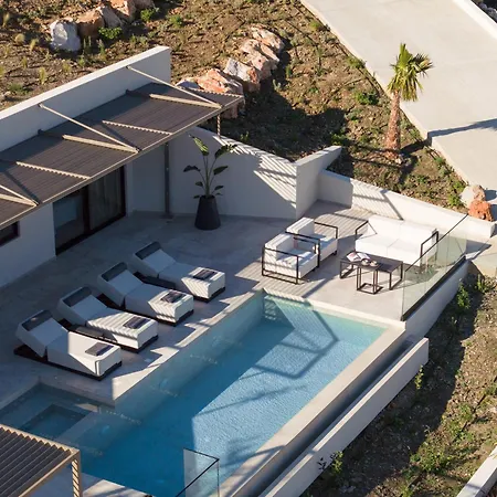 Cueva Villas, With Pool, Seaviews & Close To Sea, By Thinkvilla Willa