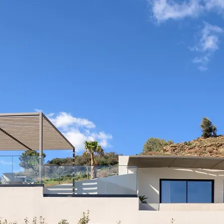 Cueva Villas, With Pool, Seaviews & Close To Sea, By Thinkvilla Willa *