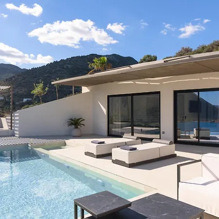 Cueva Villas, With Pool, Seaviews & Close To Sea, By Thinkvilla Willa